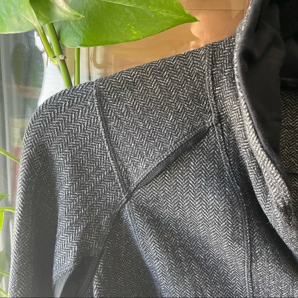Lululemon Think Fast 1/4 zip - Picture 2 of 14